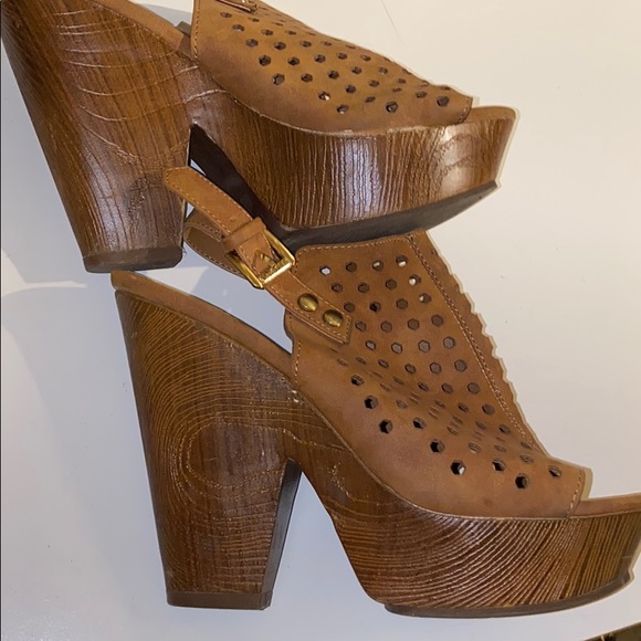 Platforms - Picture 3 of 3